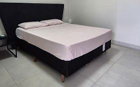 Flat 01 - Zona Sul Prox UMC, Praia Clube, Shopping e Pátio Vinhedos
